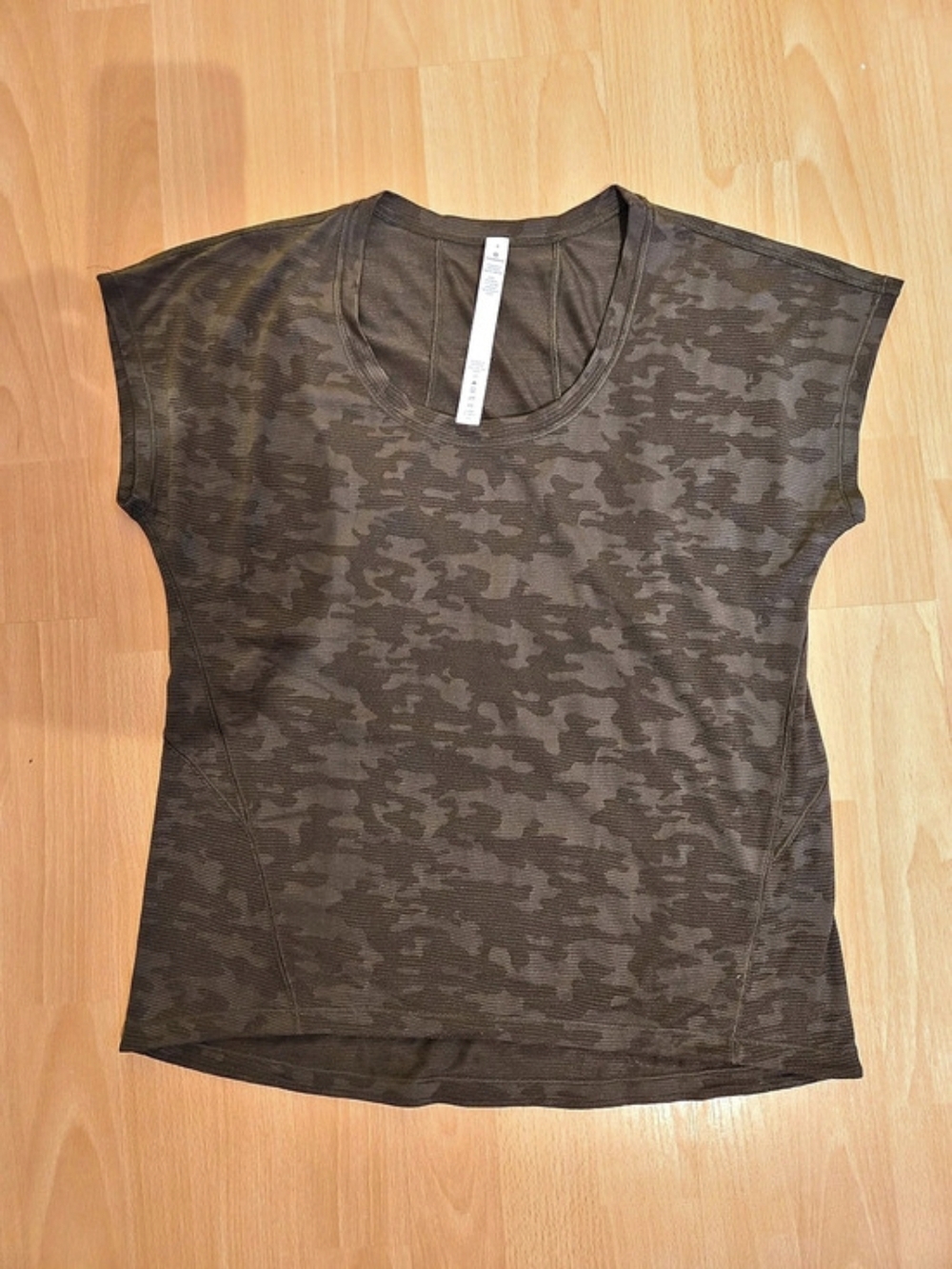 Lululemon Green Camo Short Sleeve Athletic Workout Top Size 6